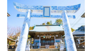 Ngôi đền 363 tuổi ở Nhật nổi tiếng với cổng torii được làm bằng sứ trắng